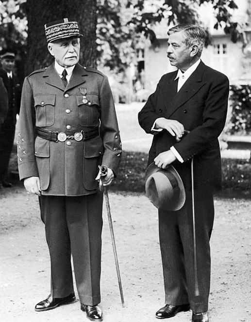 Philippe Pétain i Pierre Laval (Wikipedia, domena publiczna).