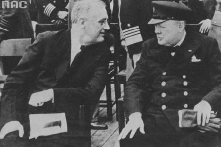 Roosevelt i Churchill. Zdjęcie za: https://dzieje.pl/aktualnosci/75-rocznica-podpisania-karty-atlantyckiej