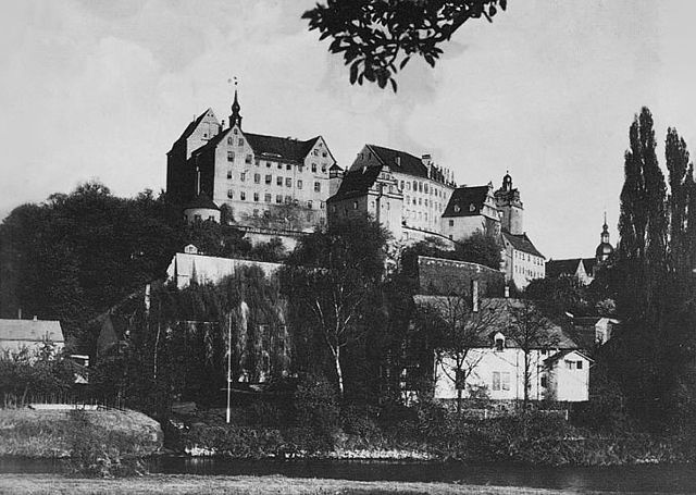 Zamek Colditz w kwietniu 1945 roku (Wikipedia, domena publiczna).