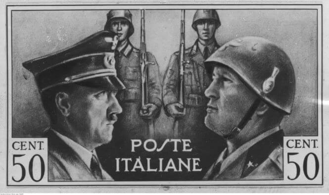 Włoski znaczek pocztowy z podobizną Adolfa Hitlera i Benito Mussoliniego z okresu II wojny światowej. Dołączenie Włoch do niemieckiej wojny przeciw Francji zapoczątkowało proces uzależniania się Mussoliniego od Hitlera. Już wkrótce włoski duce miał stać się marionetką niemieckiego Führera. Źródło: NAC.