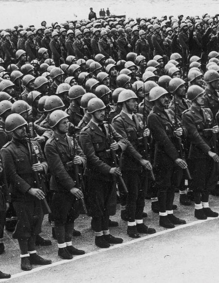 żołnierze z włoskiej Dywizji „Frecce Verdi” w 1939 roku. Źródło: NAC.
