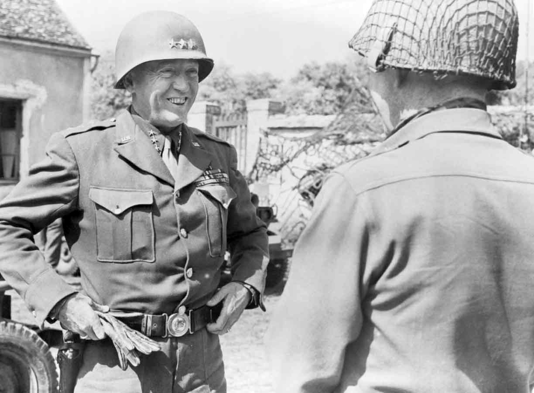 George Patton w Normandii. Zdjęcie za: Wikipedia/domena publiczna.