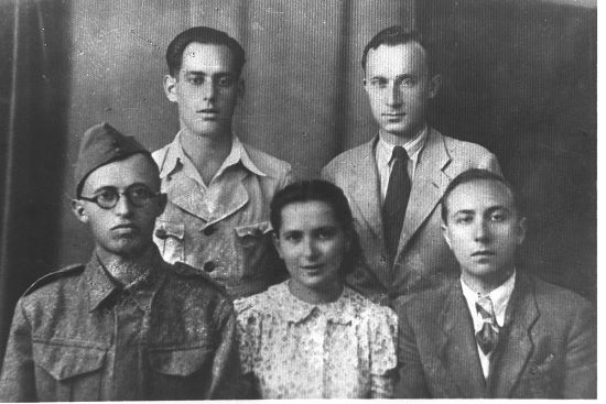 Menachem Begin (na zdjęciu na dole po lewej) był żołnierzem u gen. Andersa, a później jednym z ojców izraelskiej państwowości. Źródło zdjęcia: Wikipedia.