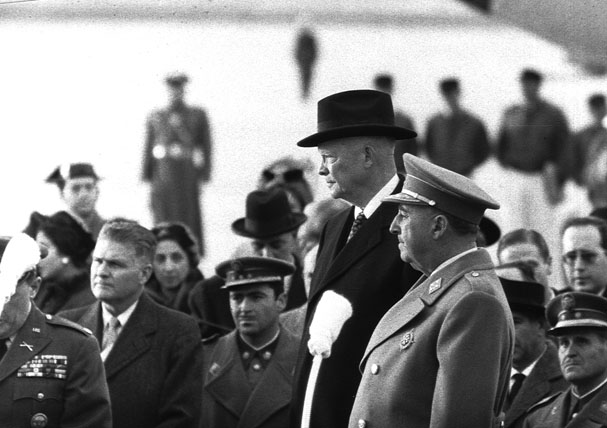 Eisenhower podczas spotkania z Franco. Zdjęcie za: US National Archives, Wikipedia.