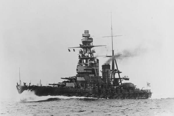 Japoński pancernik Nagato na fotografii z lat 1920-1929. Wikimedia/US Navy, domena publiczna.
